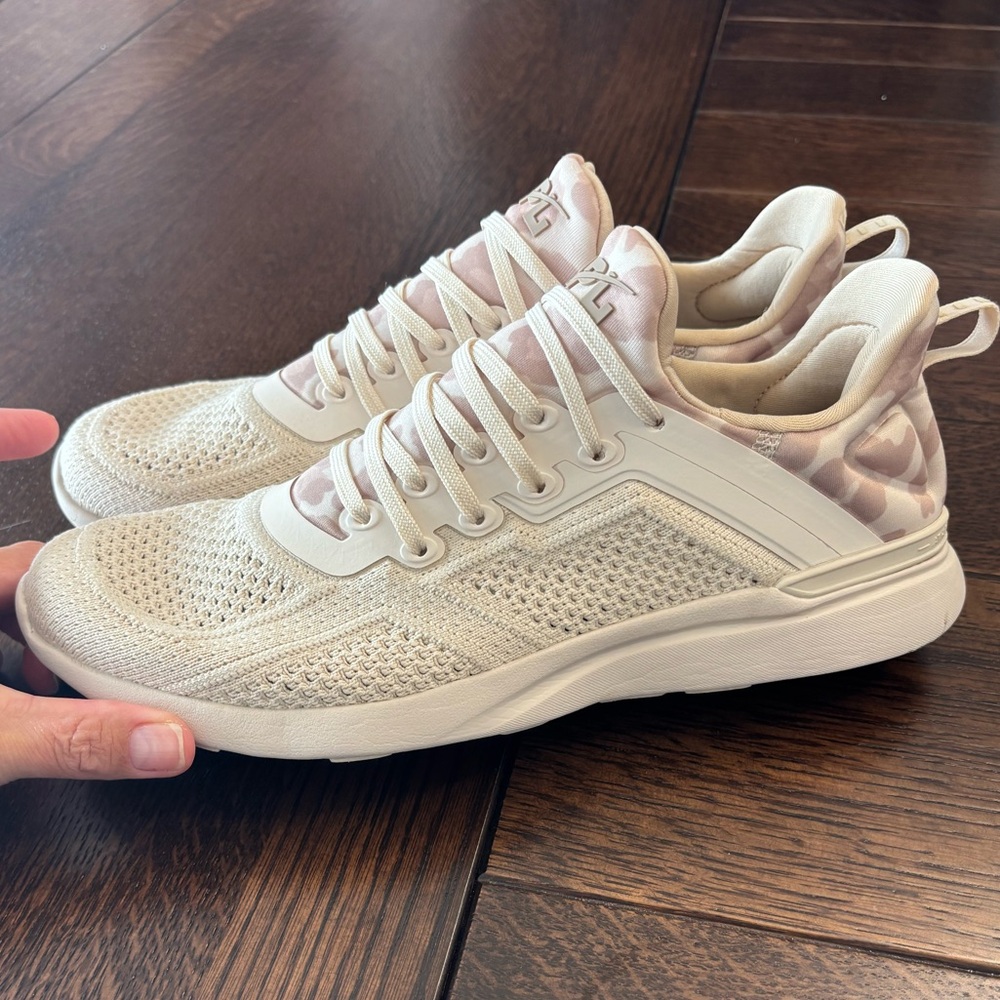 APL Women's Cream and Tan Sneakers